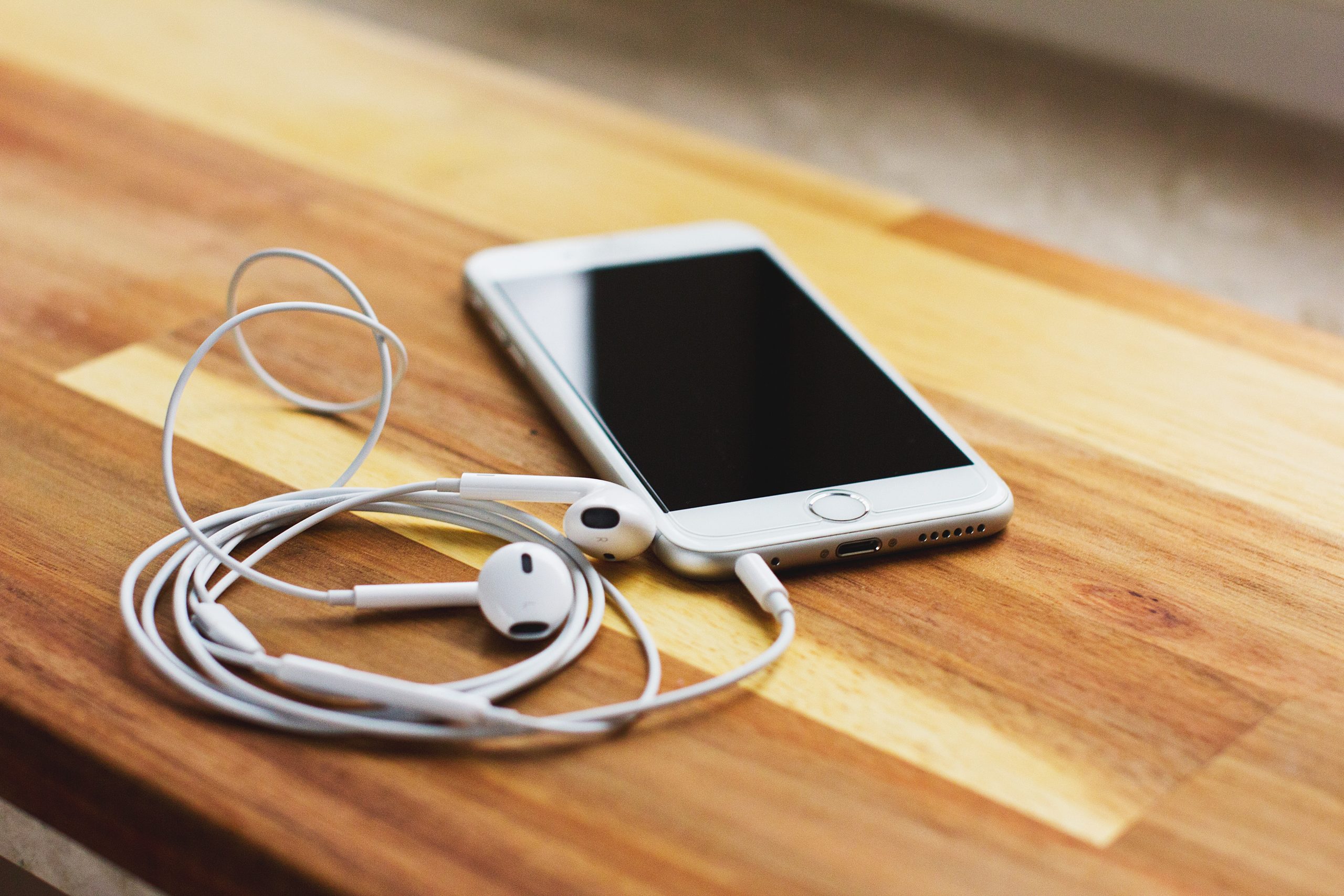 iphone w earphones audio workout